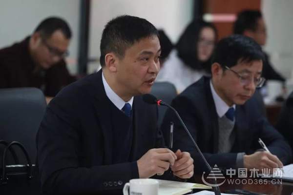 《人造板用无甲醛添加胶黏剂》标准审定会在升华云峰莫干山家居研究院召开