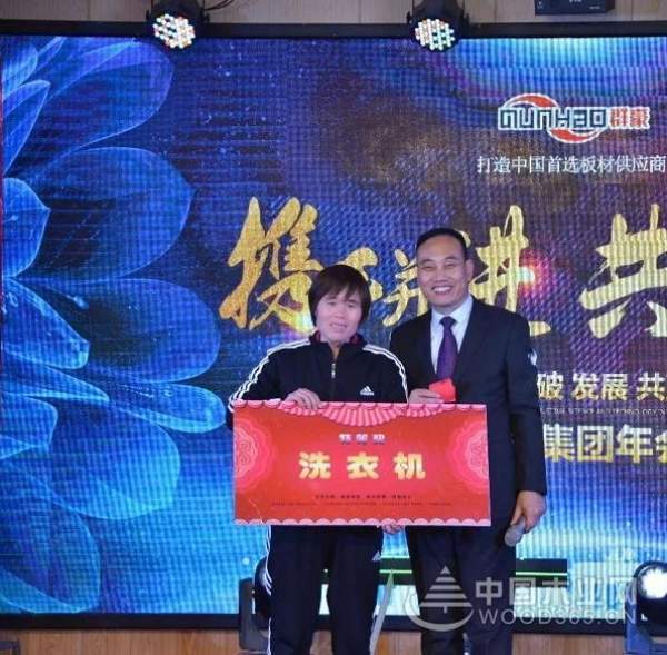 群豪年会特辑丨“新战略大发展，雨同舟在辉煌”