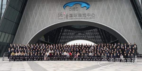 “三年冲百亿 赋能新未来”2019年兔宝宝装饰材料“百强会议”圆满举行