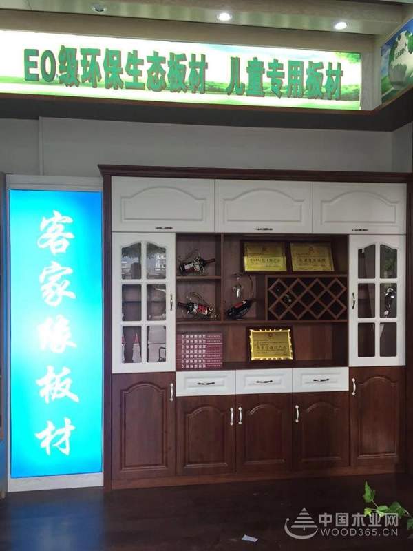 客家缘板材肌理质感的饰界、水纹森林的密码，深邃工艺、还原木元素