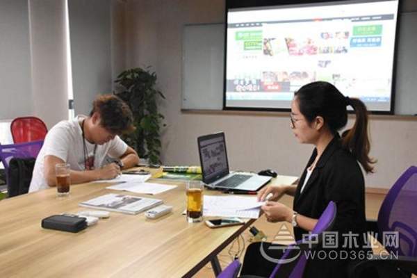 奕杰五金陈晓辉到访中国木业网 达成战略合作