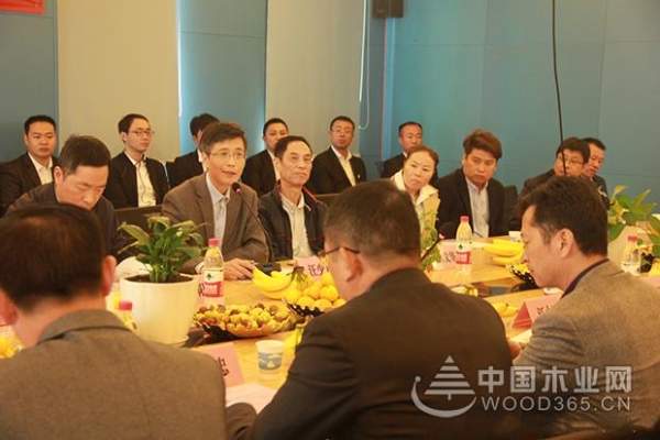 打造品牌效应，提升战略合作——大亚好生活人造板饰面基地挂牌成立