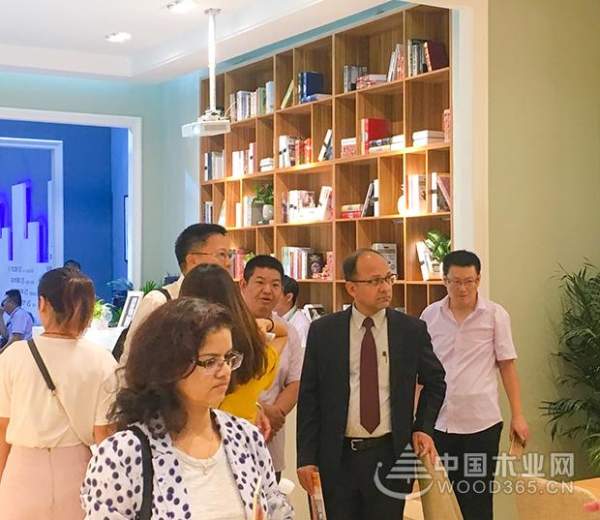 左手新模式，右手新产品 欢乐熊为第九届临沂木博会观展商提供 超级“转型攻略”