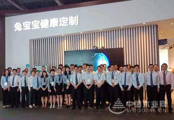 又双叒得奖啦！兔宝宝衣柜荣获2018中国全屋定制十佳品牌