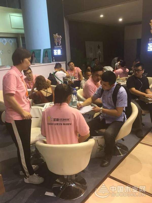 圣鹿板材亮相广州建博会，大放异彩！