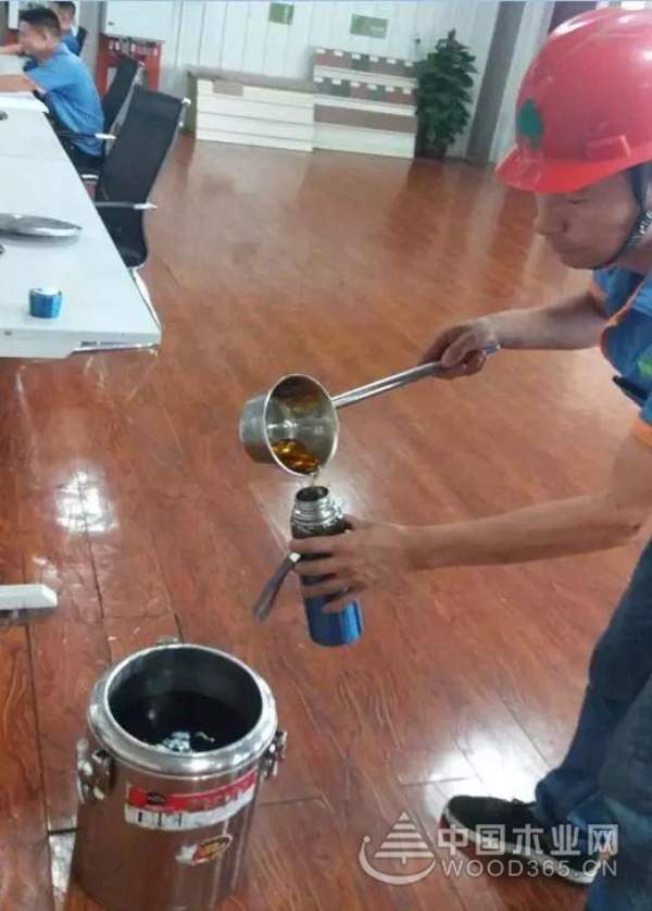 丰林集团各工厂开展送清凉活动