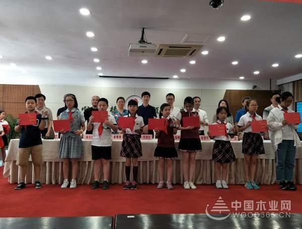 助力学生插上梦想的翅膀——高莱居在行动