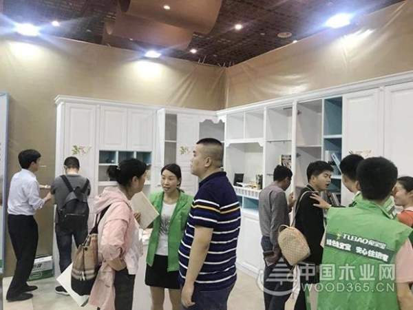 服务不打折，价格更给利——兔宝宝南京环保行3002单，定金1096万元完美收官！