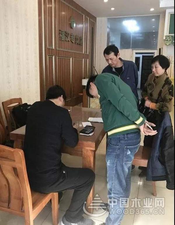 “走进福汉形象店”系列之汉翔店，真诚服务赢得消费者点赞！