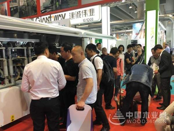 砂光机中的“无人机” 磨克携新品闪耀北京展
