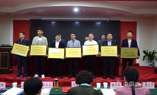 实力所致 江西雪岭木业荣获“先进单位”称号